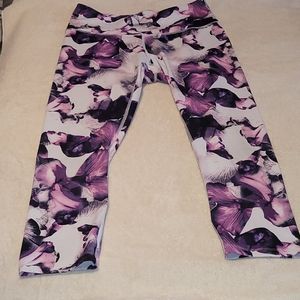 Beautiful Purple and white floral crop leggings